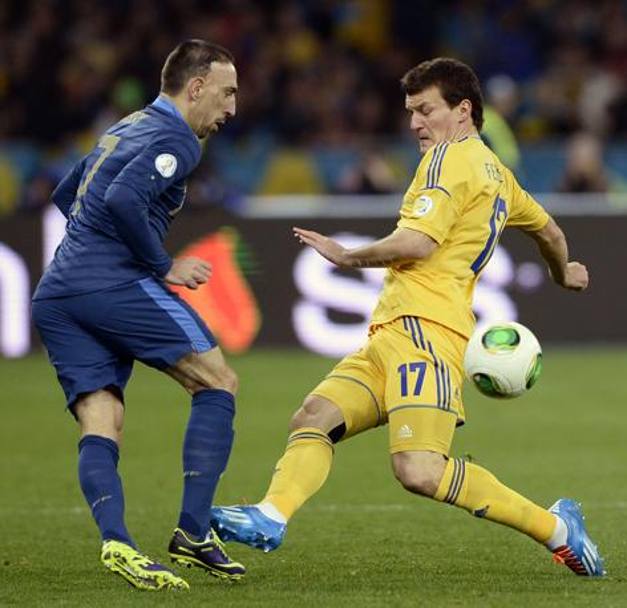  Sorpresa a Kiev. L&#39;Ucraina ha battuto la Francia per 2-0 nella partita di andata dello spareggio che qualificher una delle due nazionali al Mondiale brasiliano. Fedetski contro Franck Ribery. 